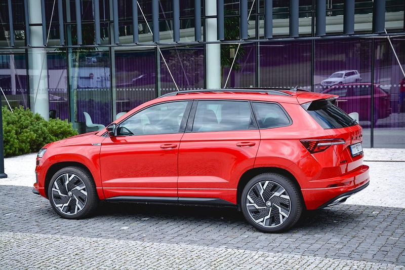 Škoda Karoq (2023) Sportline Exclusive 2,0 TSI 14 - fotka 7 z 37