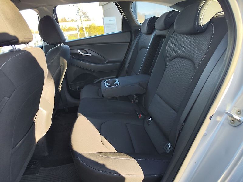 Hyundai i30 1.6 CRDI/85kW Style Navi - fotka 10 z 29