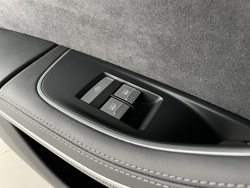 Audi S8 4,0TFSI Quattro*420kW*Webasto - fotka 37 z 42