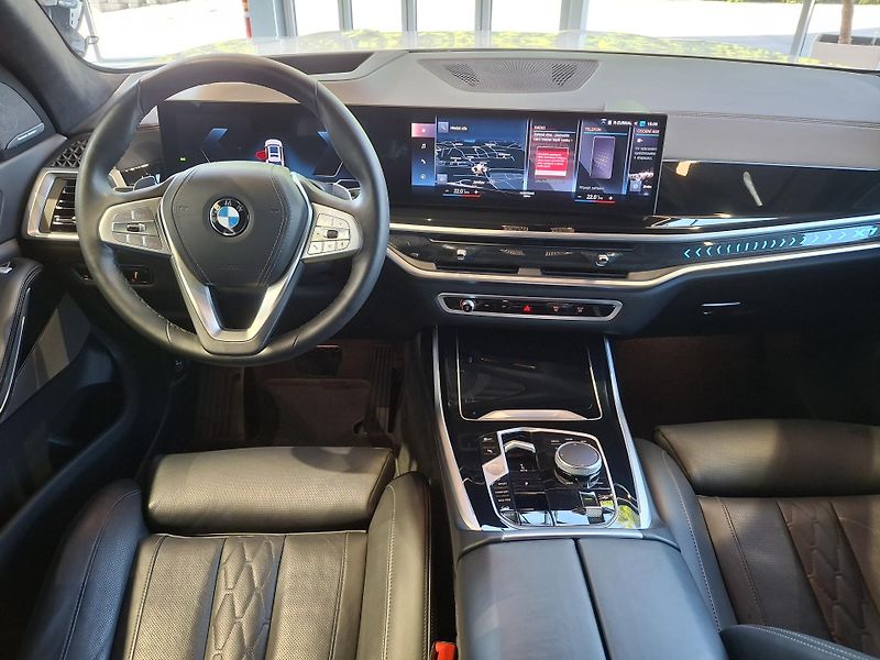 BMW X7 xDrive 40d Individuál - fotka 10 z 31
