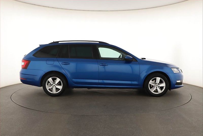 Škoda Octavia (2020) Ambition 1.5 TSI, ČR,1.maj - fotka 6 z 19