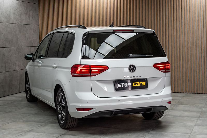 Volkswagen Touran 1.5 TSI TAŽNÉ*7.MÍST*DPH*ČR 1M - fotka 4 z 46