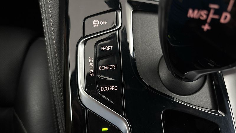 BMW Řada 5 540i AUT xDrive M-paket Tourin - fotka 30 z 34
