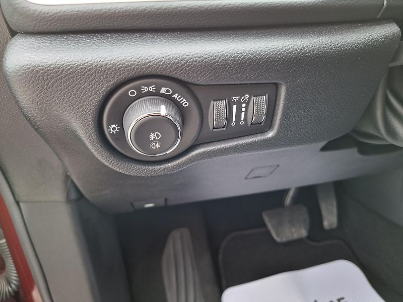 Chrysler Pacifica (2020) 3,6L V6 SPORT,DVD,ALU kola R20 - fotka 25 z 34