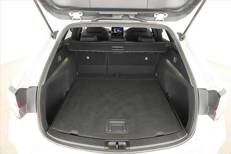 Toyota Corolla (2022) Comfort 1.8 Hybrid - fotka 14 z 15