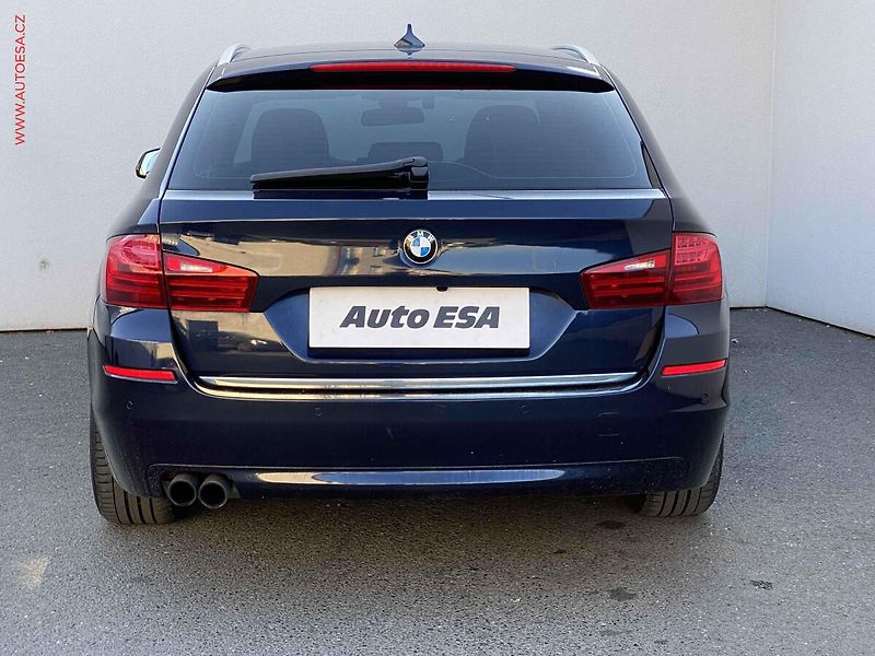 BMW Řada 5 (2013) 2.0i 528i xDrive, LuxuryLine - fotka 5 z 19
