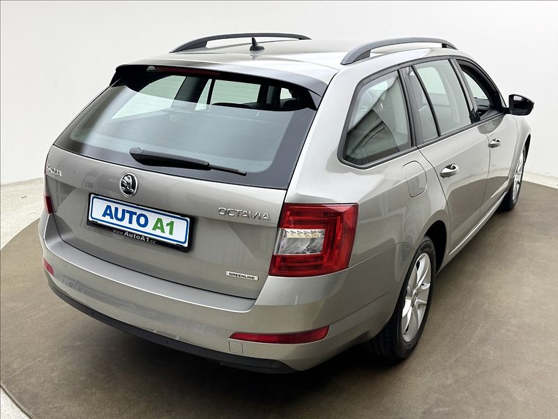 Škoda Octavia 1,6 TDi 6ST. MAN. NAVI SENZORY - fotka 4 z 33