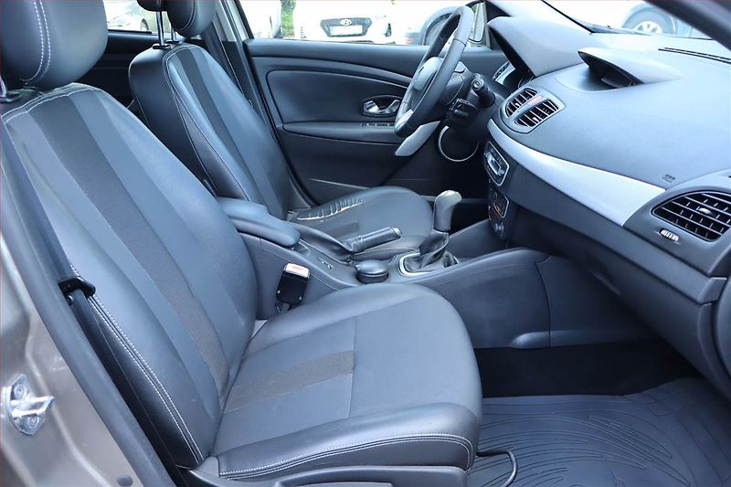 Renault Fluence (2010) 1.6 16V, Tempomat - fotka 9 z 19