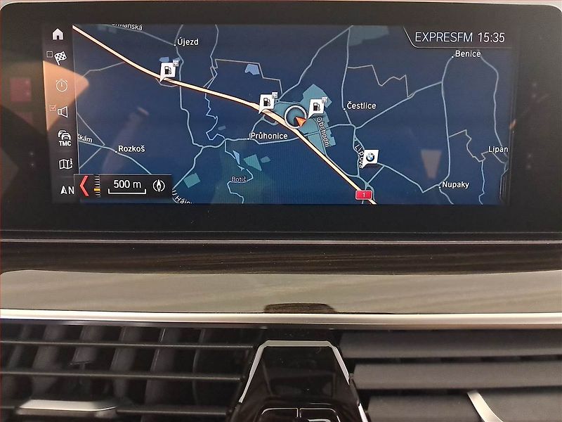 BMW Řada 5 (2018) Luxury Line 530i xDrive - fotka 17 z 19