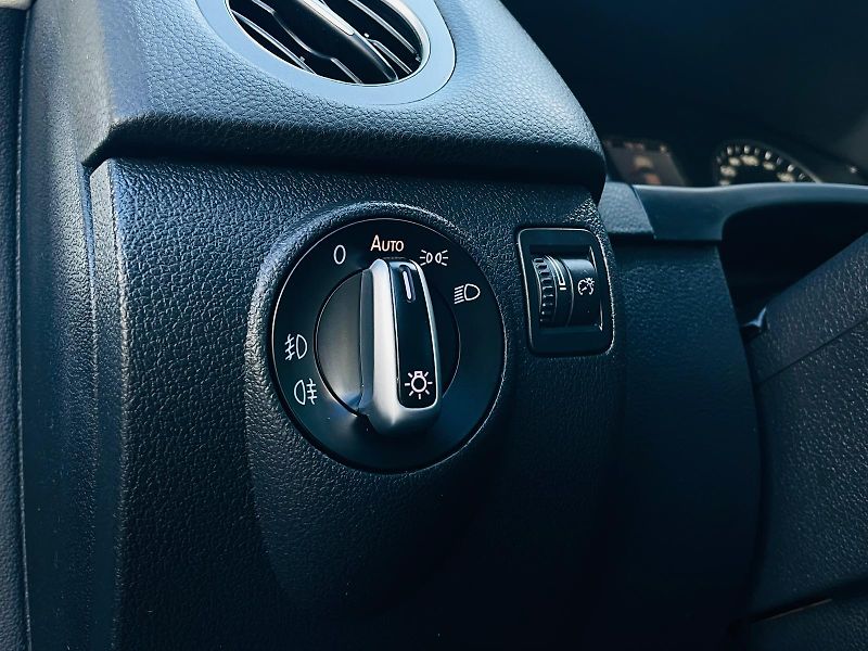 Volkswagen Tiguan 2.0TSI 4x4 AUTOMA KAMERA TAŽNÉ - fotka 39 z 44