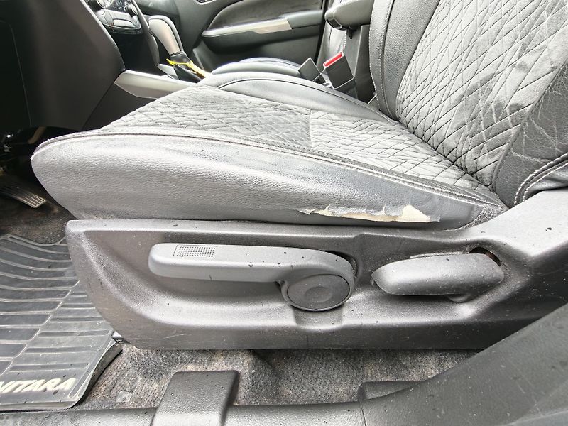 Suzuki Vitara 1,4T Aut. Elegance 4x4 - fotka 26 z 30