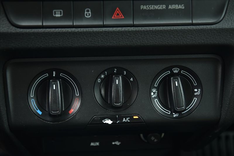 Škoda Fabia 1.2TSi 1.MAJITEL DPH ČR - fotka 16 z 19