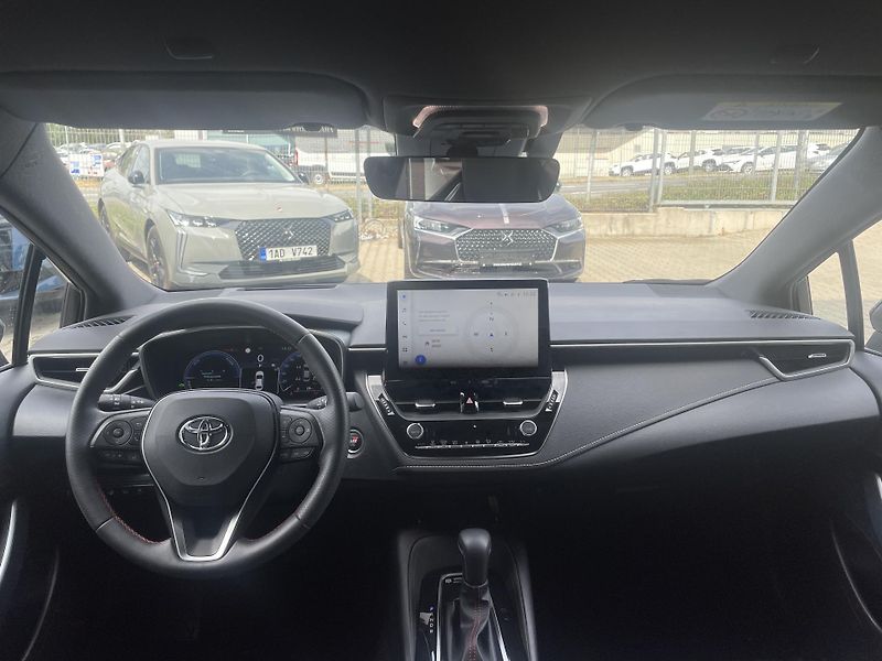 Toyota Corolla GR SPORT 1.8 Hyb. 103 kW - fotka 2 z 28