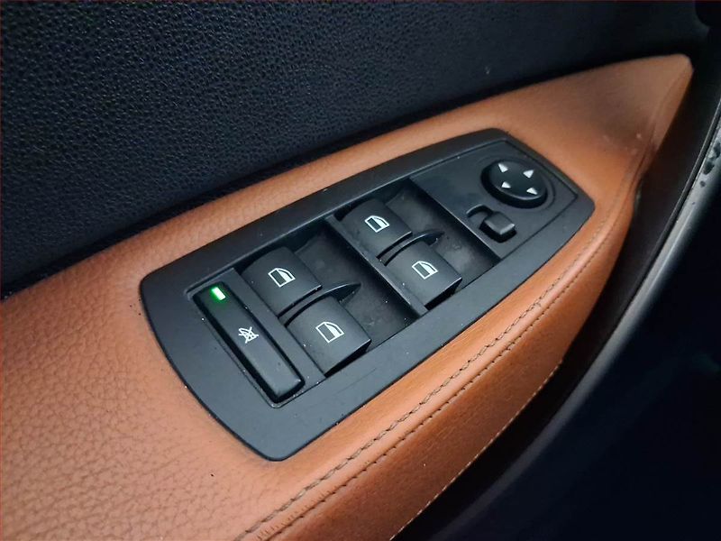 BMW X3 (2006) Individual 3.0d, 4X4, Automat - fotka 17 z 19