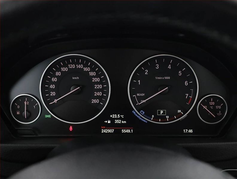 BMW Řada 3 (2015) Luxury Line 320i xDrive GT - fotka 9 z 20