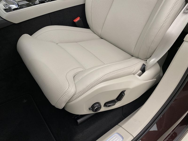 Volvo XC90 (2026) B5 AWD AUT BRIGHT ULTRA 7míst - fotka 31 z 74