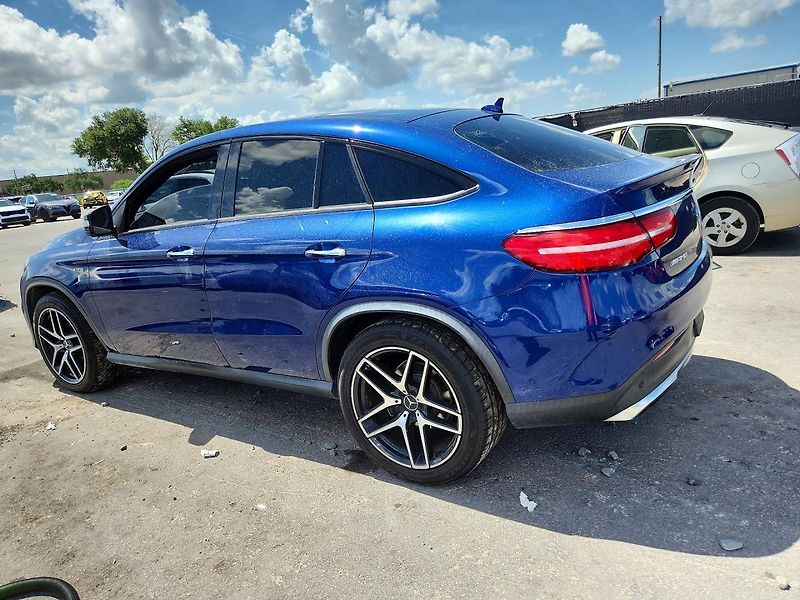 Mercedes-Benz GLE (2019) Auto na cestě - fotka 2 z 13