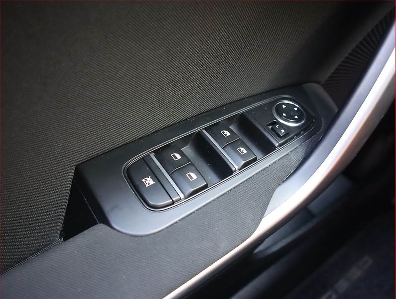 Kia Ceed (2022) 1.0 T-GDI, Serv.kniha - fotka 13 z 17