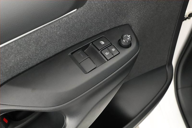 Toyota Yaris (2022) 1.5 VVT-i Hybrid, Automat - fotka 9 z 14