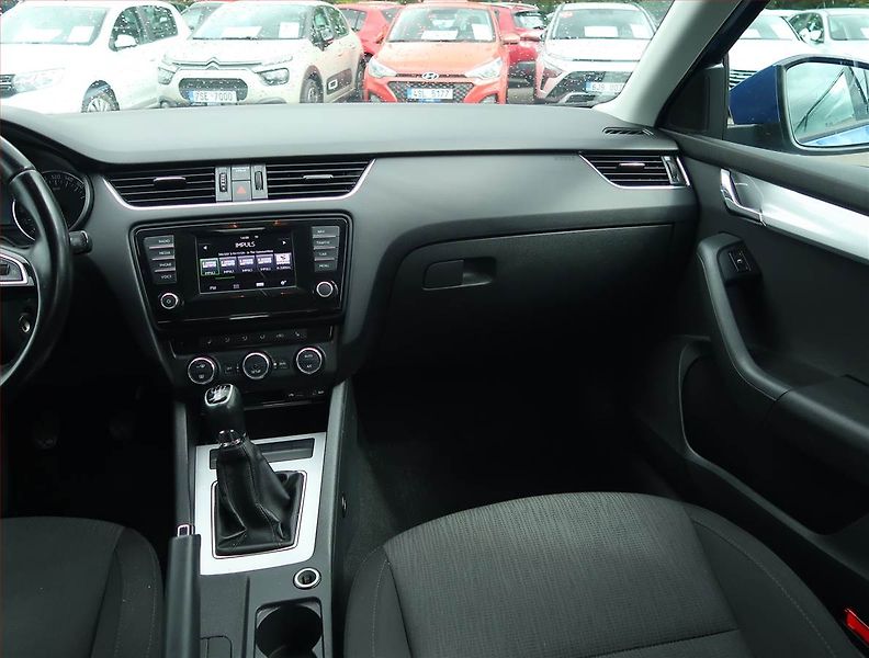 Škoda Octavia (2015) Ambition 1.6 TDI, Tempomat - fotka 8 z 16