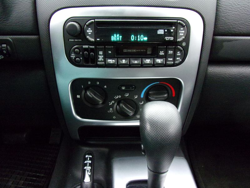 Jeep Cherokee (2004) 2.5 CRD 105kW 4X4  BEZ KOROZE - fotka 11 z 23