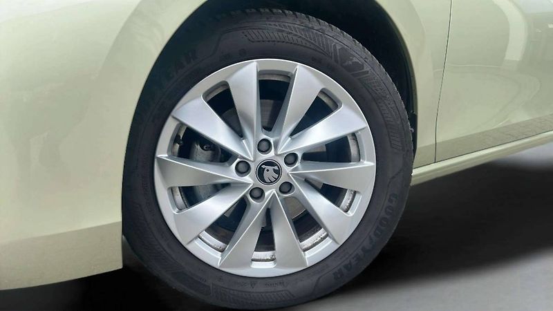 Škoda Superb Combi Selection 2,0TDI 110kW D - fotka 31 z 31