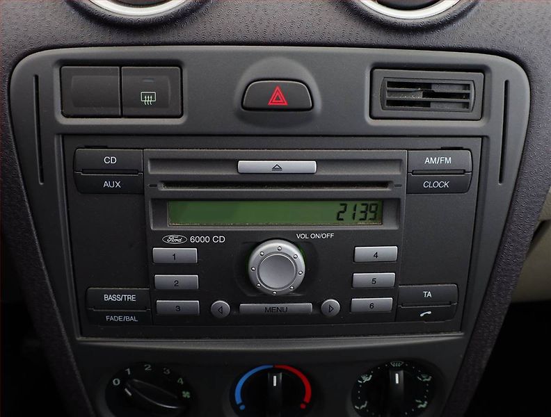 Ford Fusion (2007) 1.4, po STK, rezervace - fotka 11 z 14