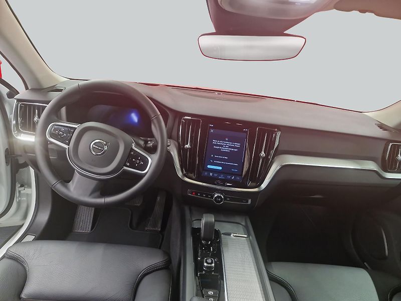 Volvo V60 B4 Plus Dark - fotka 13 z 19