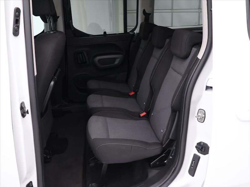 Toyota ProAce City Verso L2 1,2 T 96kW Aut 7-Míst CZ DP - fotka 15 z 35