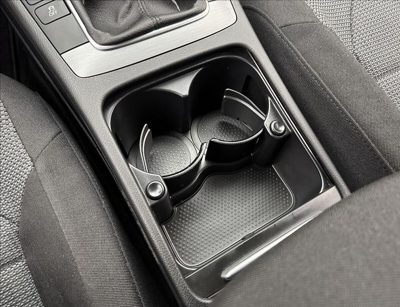 Volkswagen Passat 1,4 TSi NAVI SENZORY TAŽNÉ - fotka 24 z 36