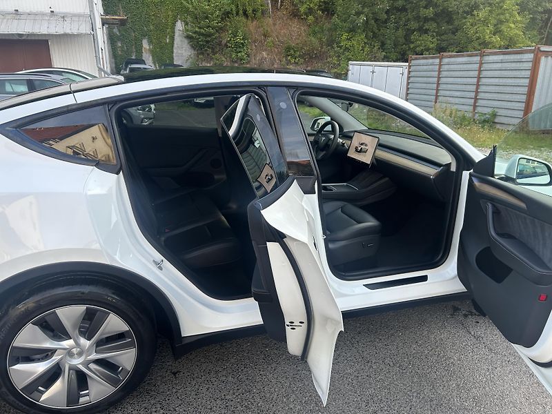 Tesla Model Y ZAMLUVENO ! TZ 94,1% - fotka 17 z 49