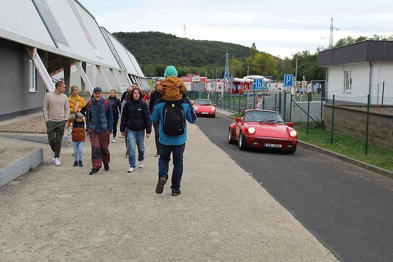 Na Autodromu Most byl motoristický festival The Most Classic. Na snímku je vystavené Porsche 911.