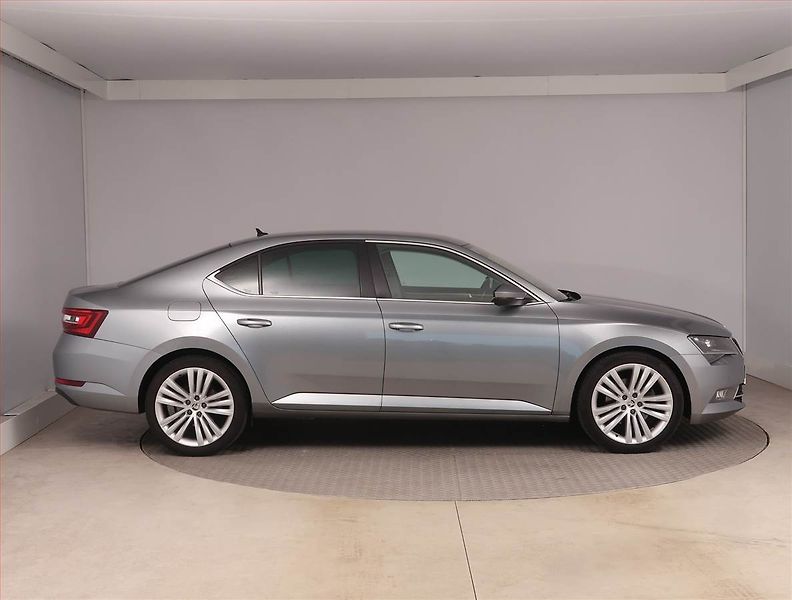 Škoda Superb (2016) Style Plus 2.0 TDI, Kůže, Navi - fotka 6 z 22