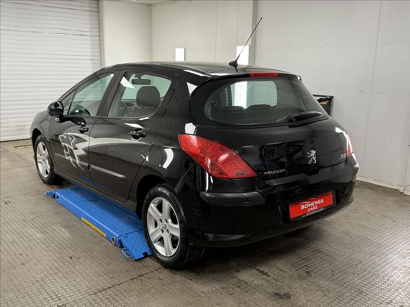 Peugeot 308 1,4 16V VTi 95 HP Comfort Pack - fotka 4 z 24