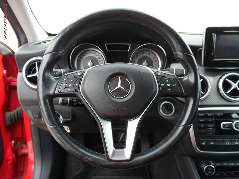 Mercedes-Benz GLA (2014) 2.0i 250  4Matic, ČR, AT - fotka 16 z 18