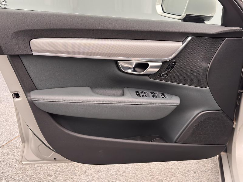 Volvo V90 B4 MOMENTUM AUT - fotka 18 z 45