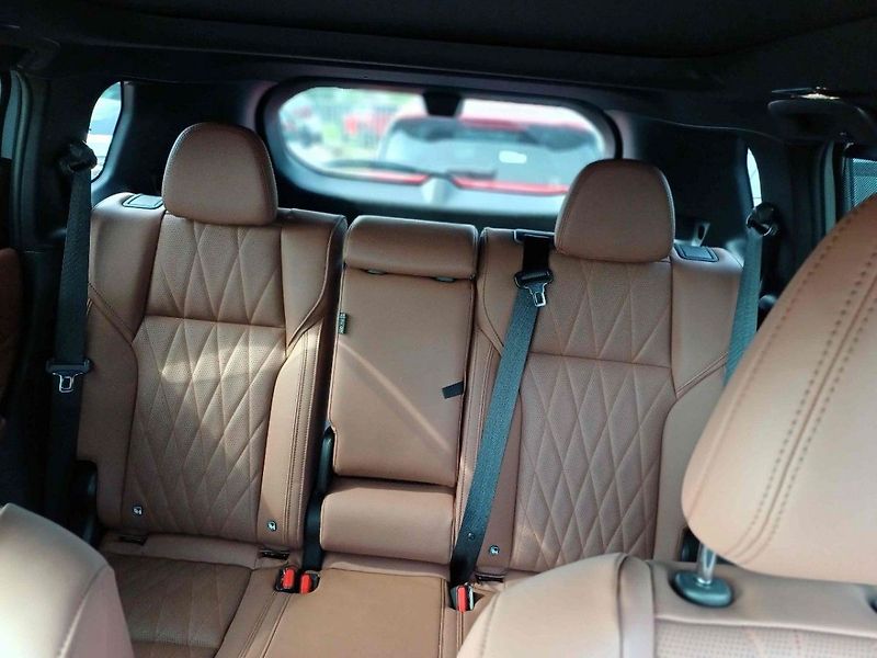 Mitsubishi Outlander Instyle+ 2,4 MIVEC 2xelektromo - fotka 16 z 16