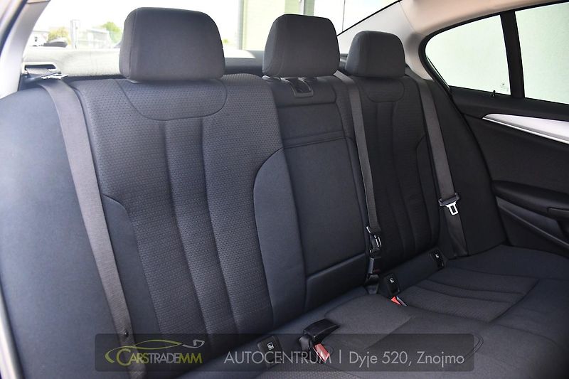 BMW Řada 5 518d ČR 1.M CARPLAY - fotka 17 z 54