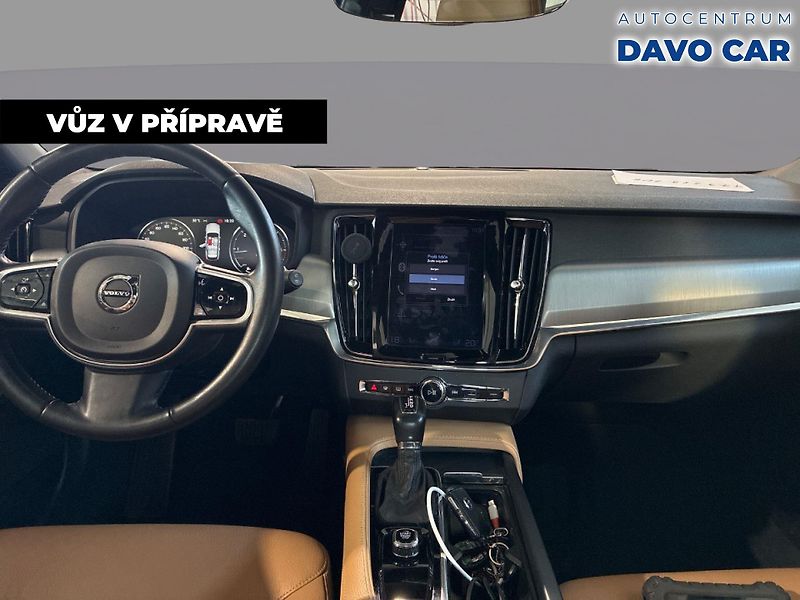 Volvo V90 2.0 D3 110kW Momentum LED - fotka 3 z 12