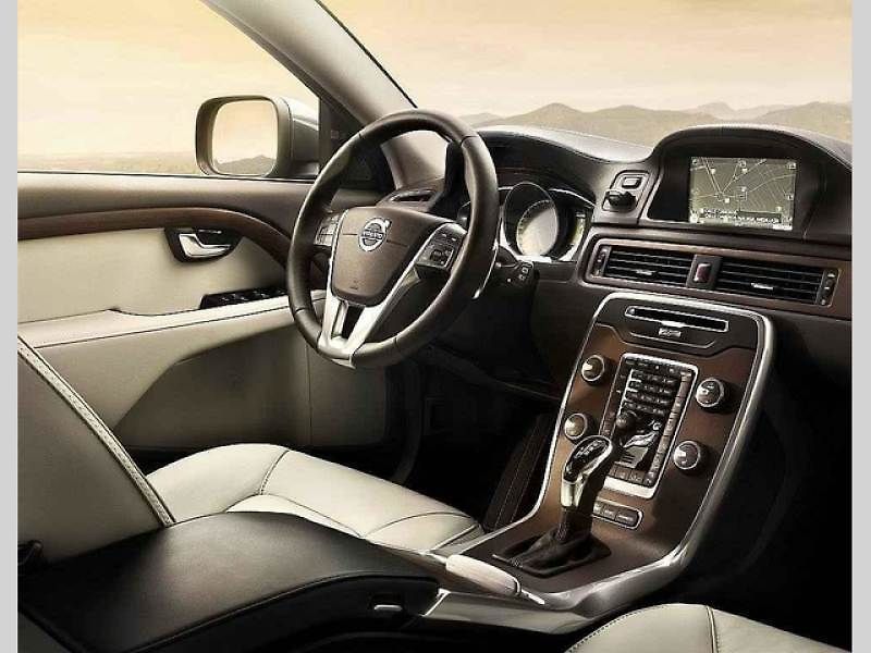 Volvo XC70.