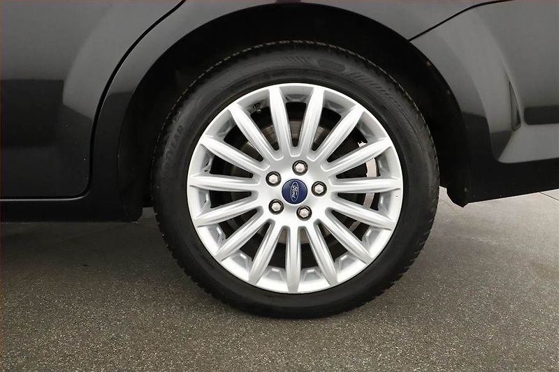 Ford Mondeo (2014) 2.0 TDCi, Navi, Xenony - fotka 14 z 14