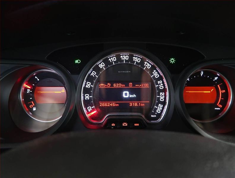 Citroën C5 (2011) 2.0 HDi, po STK, jezdí dobře - fotka 11 z 19