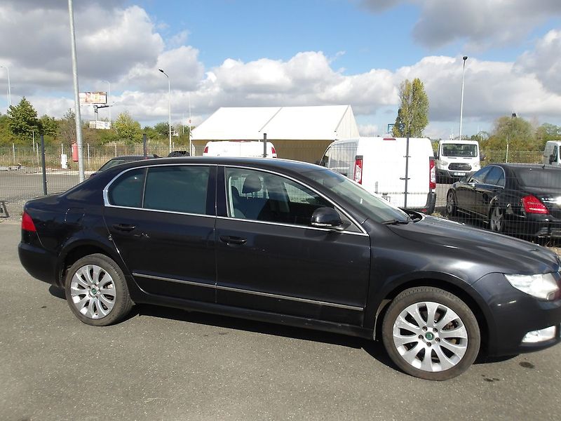 Škoda Superb 2,0TDi 103kW DSG ! ČR ! 2.MAJ. - fotka 5 z 45