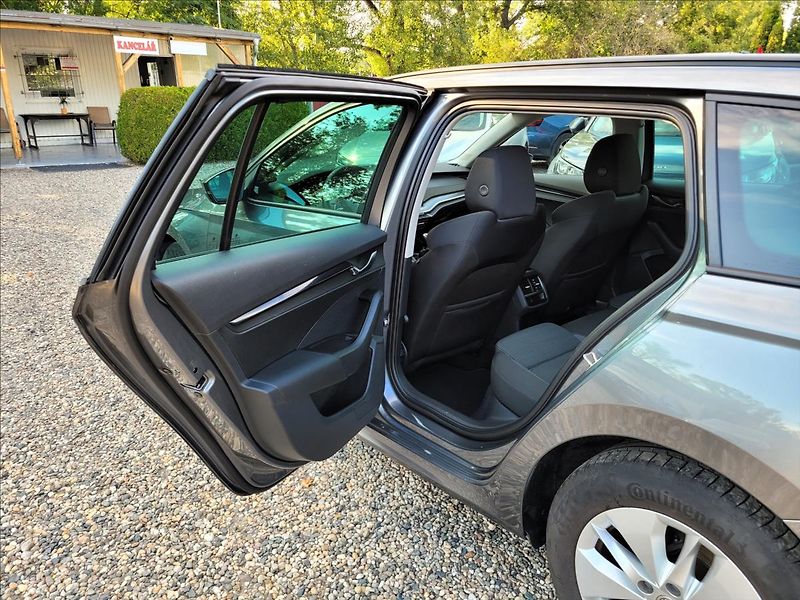 Škoda Octavia 1,0 TSI,NAVI,LED,VIRTUAL,KEYLE - fotka 13 z 50