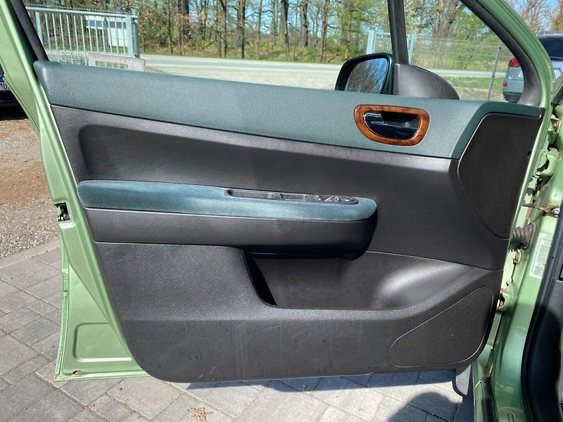 Peugeot 307 (2001) 2.0HDi Koupeno CZ - fotka 8 z 34