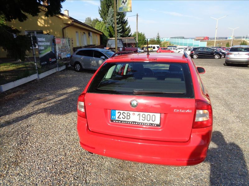 Škoda Octavia 1,6 - fotka 6 z 23