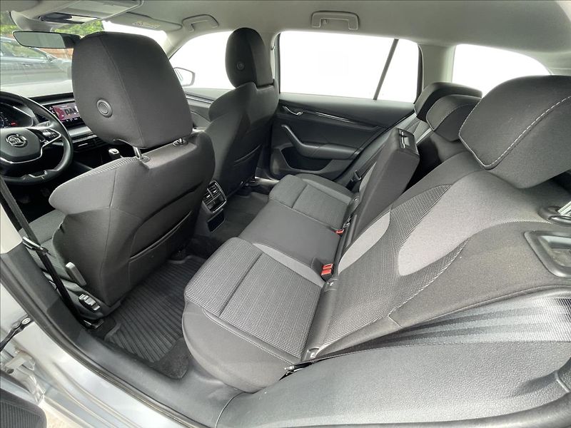 Škoda Octavia 2,0 TDI Combi Ambition Plus - fotka 17 z 22