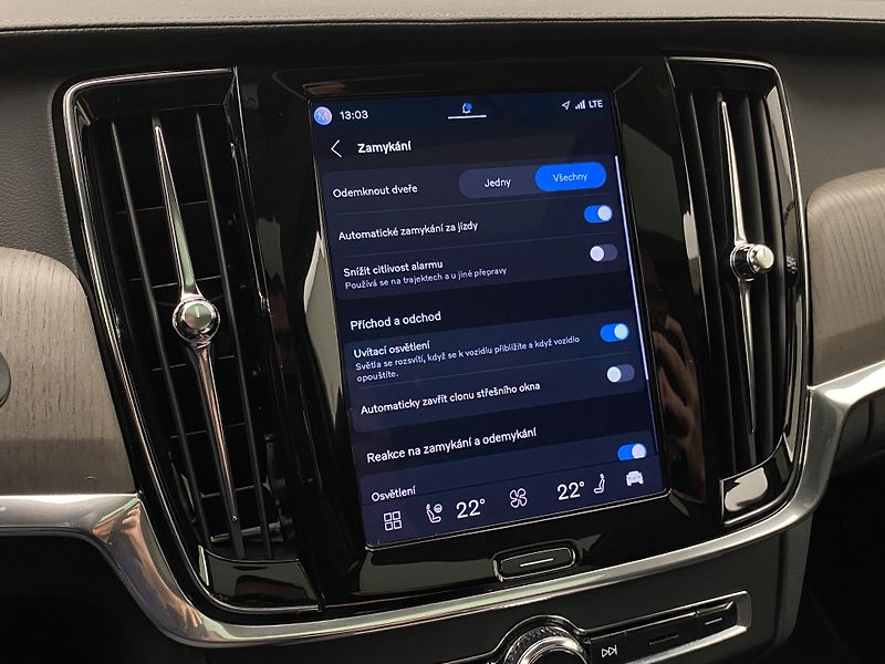 Volvo V90 CC B4 AWD MOMENTUM AUT - fotka 57 z 65