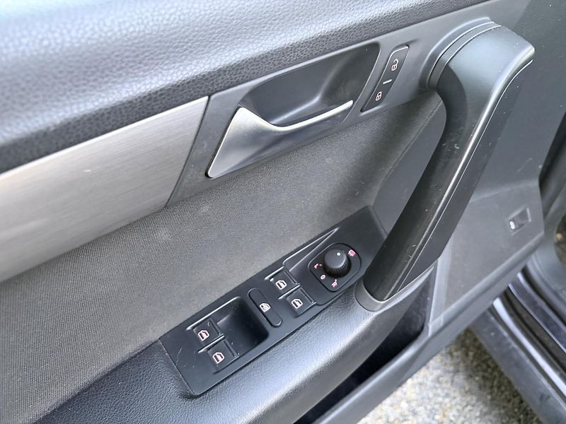 Volkswagen Passat 1.6TDI 77KW - fotka 6 z 36