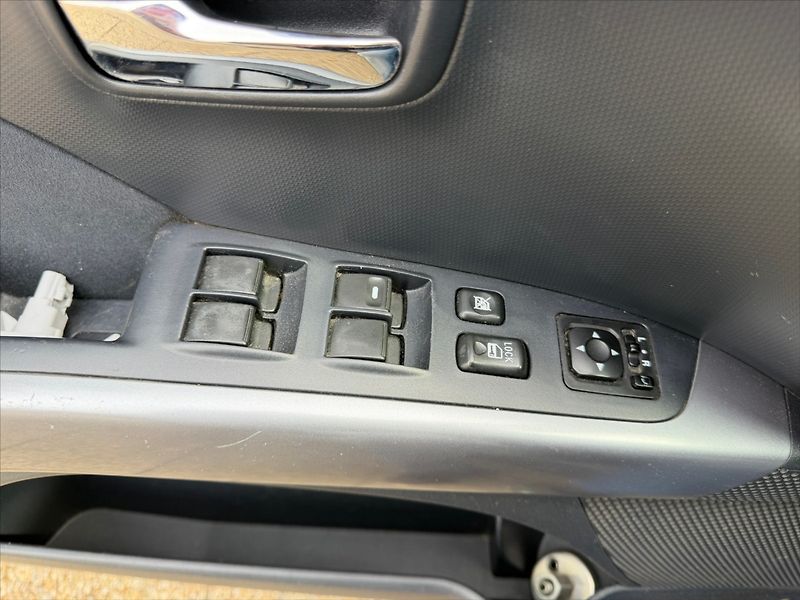 Mitsubishi Outlander 2,4 MIVEC 125kW-LPG-4x4-SERVIS - fotka 22 z 33
